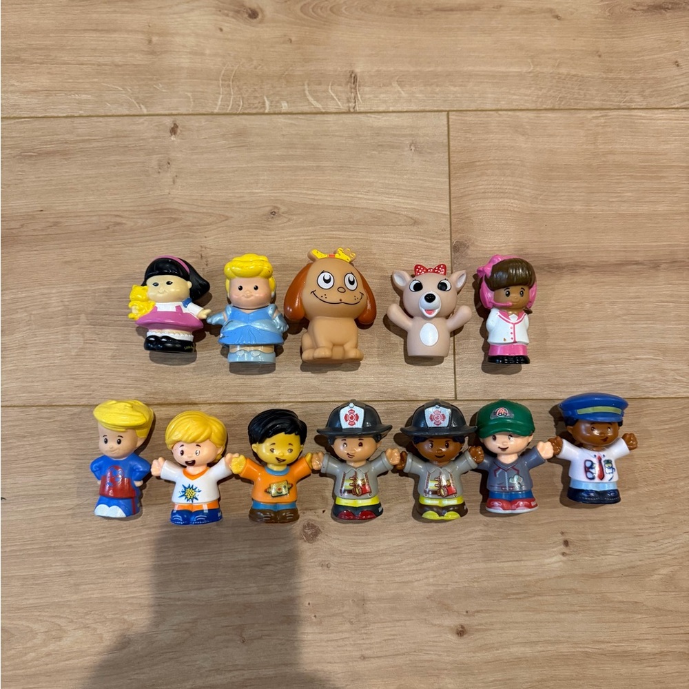 10 Fisher-Price Little People + 2 Other Types! Take A look! Wow!!